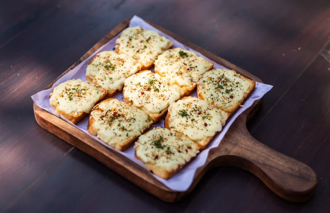 What Bread Makes The Best Garlic Bread